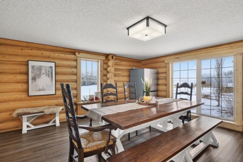 3-4535 Township Road 320, Rural Mountain View County, AB - Indoor Photo Showing Dining Room