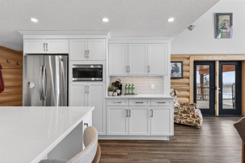 3-4535 Township Road 320, Rural Mountain View County, AB - Indoor Photo Showing Kitchen