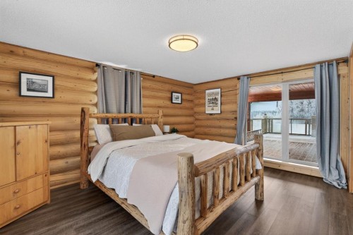 3-4535 Township Road 320, Rural Mountain View County, AB - Indoor Photo Showing Bedroom