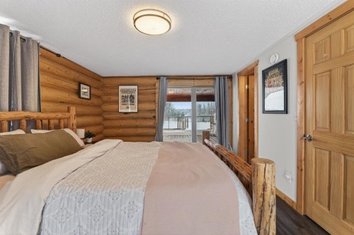 3-4535 Township Road 320, Rural Mountain View County, AB - Indoor Photo Showing Bedroom