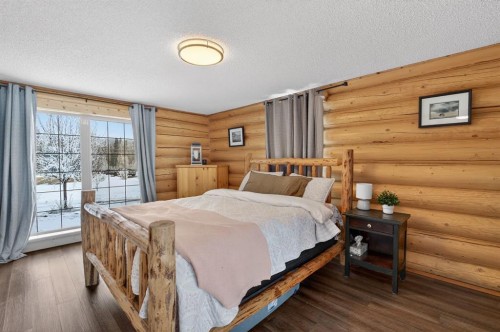 3-4535 Township Road 320, Rural Mountain View County, AB - Indoor Photo Showing Bedroom