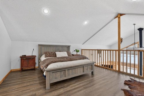 3-4535 Township Road 320, Rural Mountain View County, AB - Indoor Photo Showing Bedroom