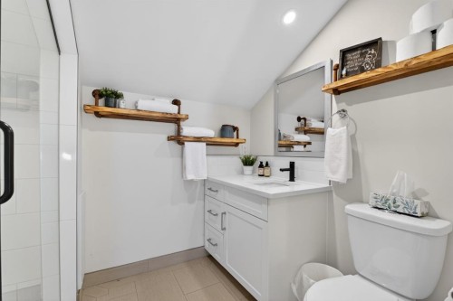 3-4535 Township Road 320, Rural Mountain View County, AB - Indoor Photo Showing Bathroom