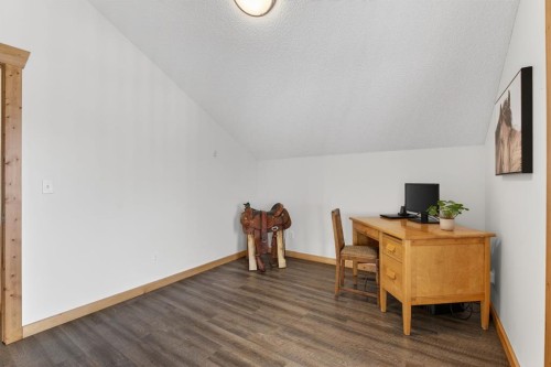 3-4535 Township Road 320, Rural Mountain View County, AB - Indoor Photo Showing Other Room