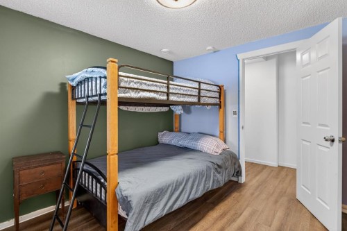 3-4535 Township Road 320, Rural Mountain View County, AB - Indoor Photo Showing Bedroom