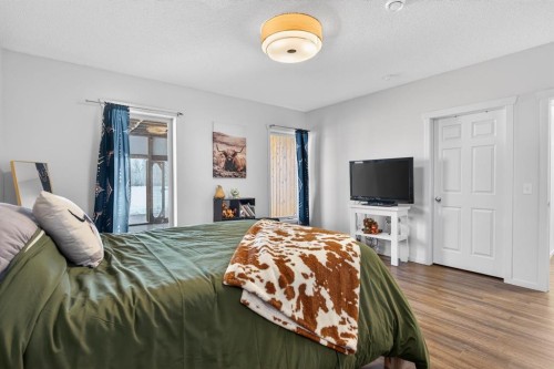 3-4535 Township Road 320, Rural Mountain View County, AB - Indoor Photo Showing Bedroom