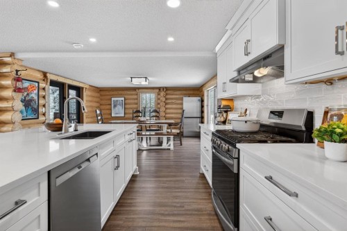 3-4535 Township Road 320, Rural Mountain View County, AB - Indoor Photo Showing Kitchen With Upgraded Kitchen
