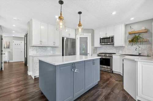 76-16044 258 Avenue East, Rural Foothills County, AB - Indoor Photo Showing Kitchen With Upgraded Kitchen