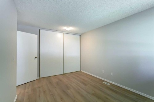 37-3015 51 Street Sw, Calgary, AB - Indoor Photo Showing Other Room