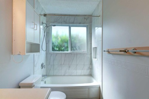 37-3015 51 Street Sw, Calgary, AB - Indoor Photo Showing Bathroom