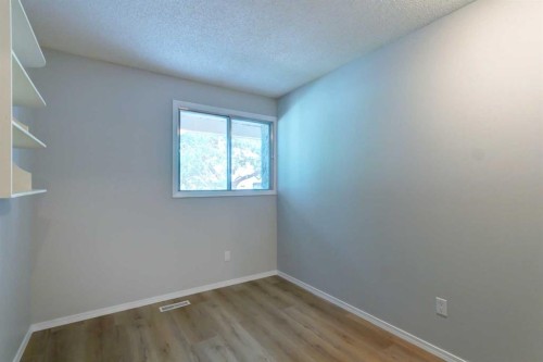 37-3015 51 Street Sw, Calgary, AB - Indoor Photo Showing Other Room