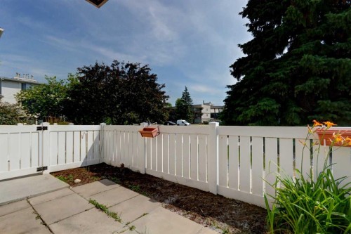 37-3015 51 Street Sw, Calgary, AB - Outdoor