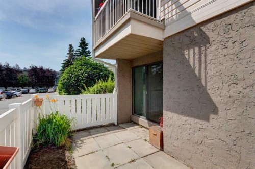 37-3015 51 Street Sw, Calgary, AB - Outdoor