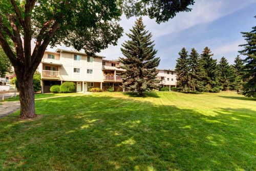 37-3015 51 Street Sw, Calgary, AB - Outdoor