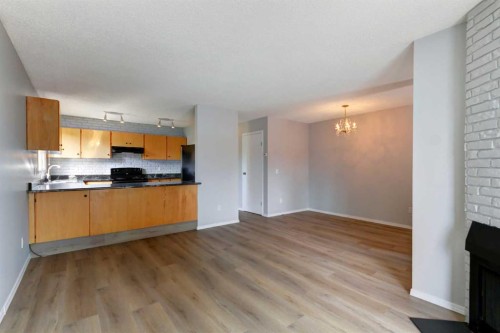 37-3015 51 Street Sw, Calgary, AB - Indoor Photo Showing Kitchen