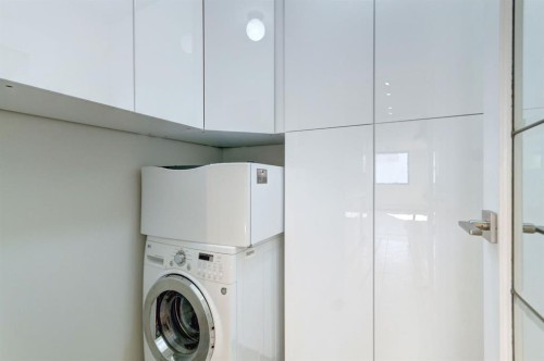 602-215 14 Avenue Sw, Calgary, AB - Indoor Photo Showing Laundry Room