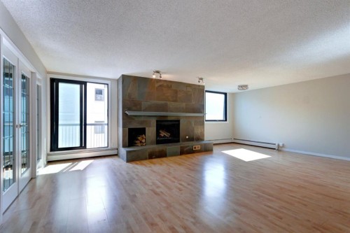 602-215 14 Avenue Sw, Calgary, AB - Indoor Photo Showing Living Room With Fireplace