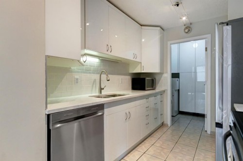 602-215 14 Avenue Sw, Calgary, AB - Indoor Photo Showing Kitchen With Double Sink