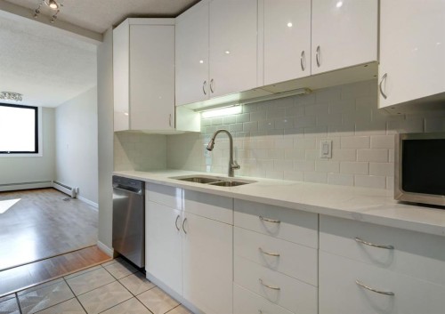 602-215 14 Avenue Sw, Calgary, AB - Indoor Photo Showing Kitchen With Double Sink With Upgraded Kitchen