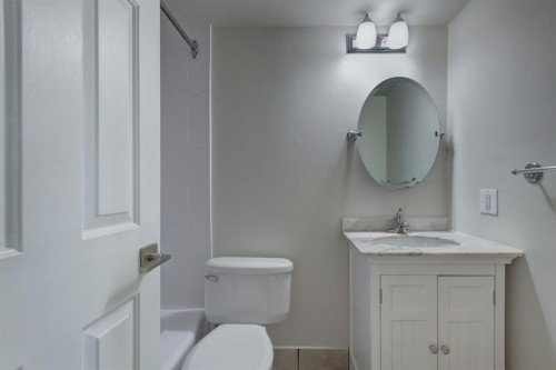 602-215 14 Avenue Sw, Calgary, AB - Indoor Photo Showing Bathroom