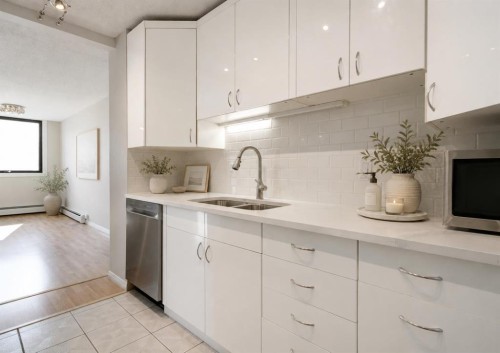602-215 14 Avenue Sw, Calgary, AB - Indoor Photo Showing Kitchen With Double Sink With Upgraded Kitchen