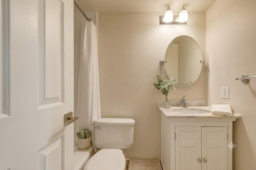 602-215 14 Avenue Sw, Calgary, AB - Indoor Photo Showing Bathroom