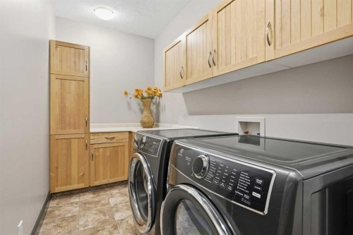 75 Royal Abbey Rise Nw, Calgary, AB - Indoor Photo Showing Laundry Room