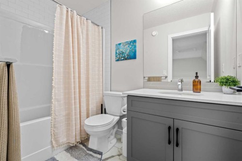 34 Belvedere Green Se, Calgary, AB - Indoor Photo Showing Bathroom