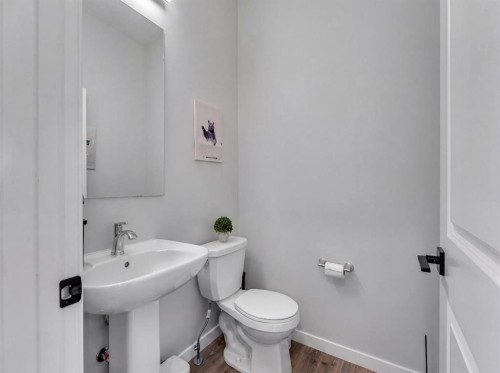 34 Belvedere Green Se, Calgary, AB - Indoor Photo Showing Bathroom