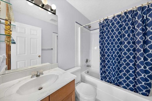 74 Anaheim Gardens Ne, Calgary, AB - Indoor Photo Showing Bathroom