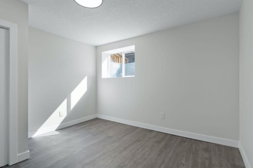 9608 5 Street Se, Calgary, AB - Indoor Photo Showing Other Room