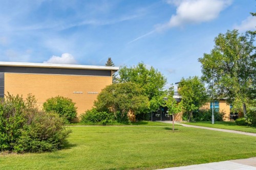 9608 5 Street Se, Calgary, AB - Outdoor