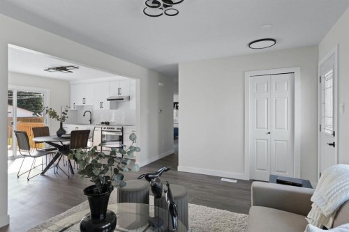 9608 5 Street Se, Calgary, AB - Indoor