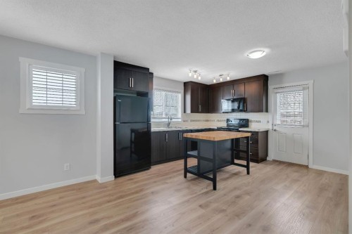 406 Mckenzie Towne Close Se, Calgary, AB - Indoor Photo Showing Kitchen