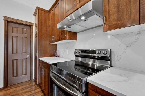 277 Evermeadow Avenue Sw, Calgary, AB - Indoor Photo Showing Kitchen