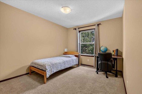277 Evermeadow Avenue Sw, Calgary, AB - Indoor Photo Showing Bedroom