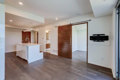504-1020 9 Avenue Se, Calgary, AB - Indoor Photo Showing Kitchen