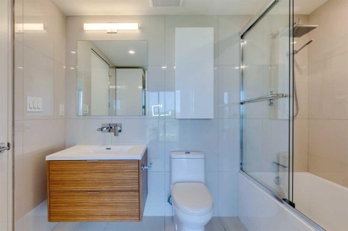 504-1020 9 Avenue Se, Calgary, AB - Indoor Photo Showing Bathroom