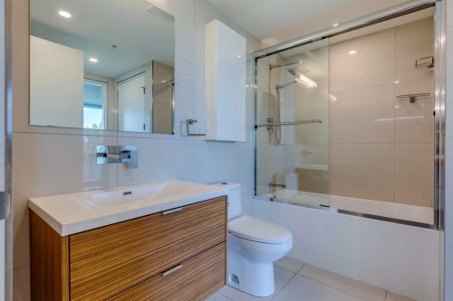 504-1020 9 Avenue Se, Calgary, AB - Indoor Photo Showing Bathroom
