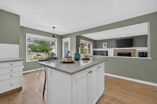 141 Douglas Glen Manor Se, Calgary, AB - Indoor Photo Showing Kitchen