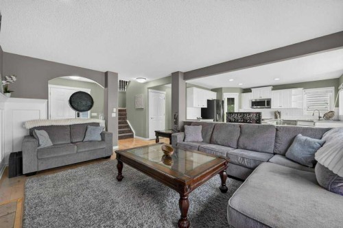 141 Douglas Glen Manor Se, Calgary, AB - Indoor Photo Showing Living Room