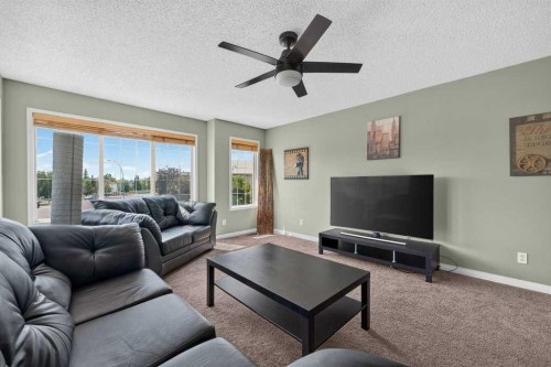 141 Douglas Glen Manor Se, Calgary, AB - Indoor Photo Showing Living Room