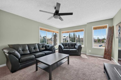 141 Douglas Glen Manor Se, Calgary, AB - Indoor Photo Showing Living Room