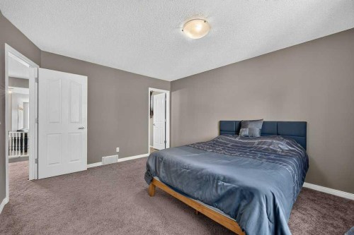 141 Douglas Glen Manor Se, Calgary, AB - Indoor Photo Showing Bedroom