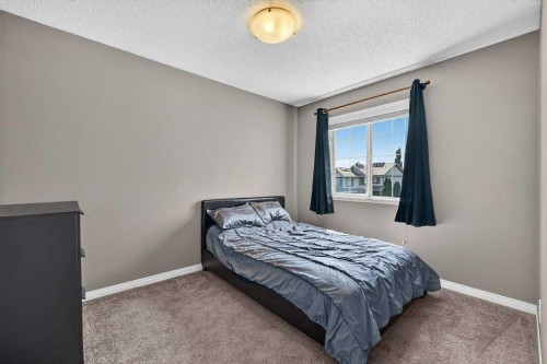 141 Douglas Glen Manor Se, Calgary, AB - Indoor Photo Showing Bedroom