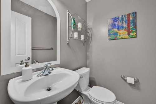 141 Douglas Glen Manor Se, Calgary, AB - Indoor Photo Showing Bathroom
