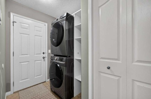141 Douglas Glen Manor Se, Calgary, AB - Indoor Photo Showing Laundry Room