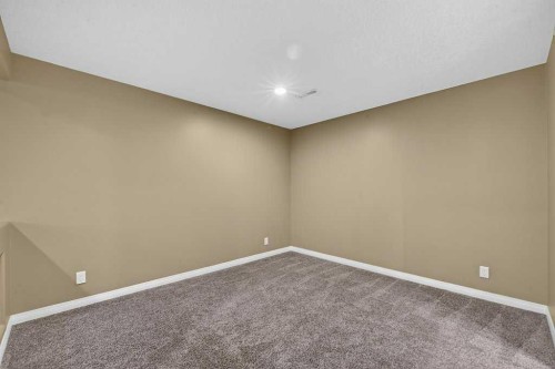 141 Douglas Glen Manor Se, Calgary, AB - Indoor Photo Showing Other Room