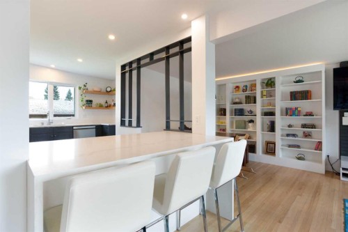 624 Sherman Avenue Sw, Calgary, AB - Indoor