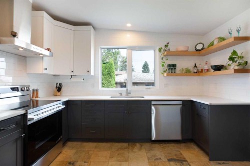 624 Sherman Avenue Sw, Calgary, AB - Indoor Photo Showing Kitchen
